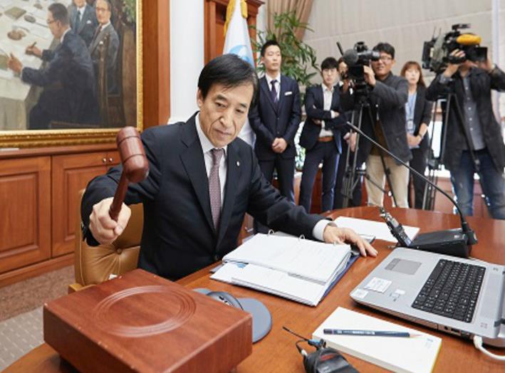 이주열 한국은행 총재가 13일 10월 금융통화위원회를 주재하고 있다. 사진=한국은행
