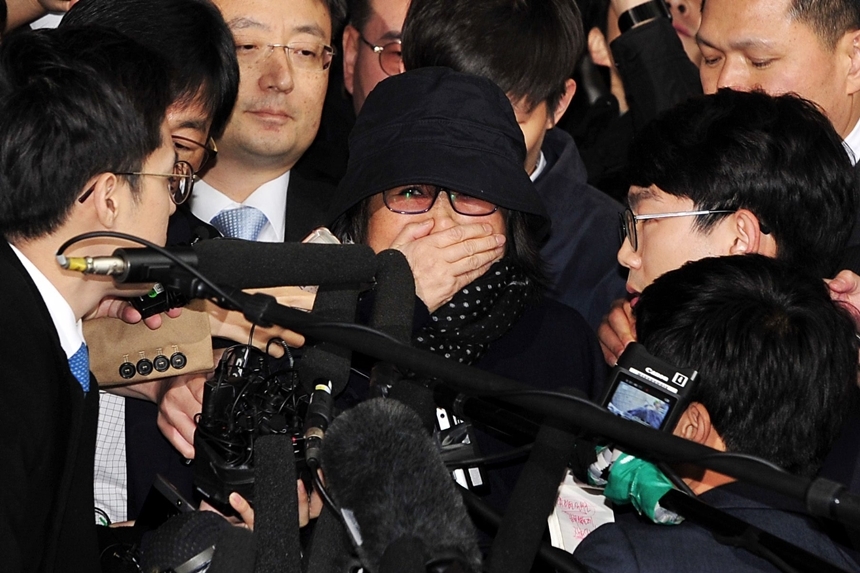 박근혜 대통령의 비선 실세로 지목된 최순실 씨가 지난 10월 31일 오후 3시 검찰에 출두했다. 사진=연합뉴스