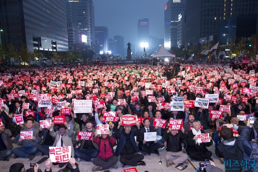 11월 5일 오후 광화문 광장에서 박근혜 대통령의 퇴진을 요구하는 범국민행동 민중총궐기가 열렸다. 사진=임준선 기자