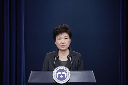 박근혜 대통령의 지지율은 3차 대국민 담화 이후에도 4%대로 역대 최저치를 기록하고 있다. 사진=청와대 제공
