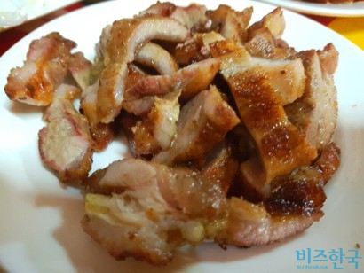 저탄고지의 일환으로 돼지고기를 먹었다. 사진=김태현 기자