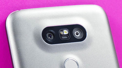 2차 협력사들은 G5 메탈케이스의 ‘​카툭튀(카메라 둘레의 돌출 부분)’​ 디자인이 G5의 불량률을 높이는 ‘​잘못된 설계’​라고 얘기한다. 사진=flickr.com/TechStage(CCL)