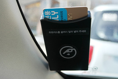 반드시 운전석 좌측에 부착된 주유카드를 사용해해야 한다. 실수로 본인 카드를 사용해도 환불해주지 않는다. 사진=쏘카 블로그