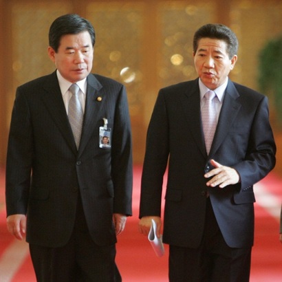 노무현 대통령과 김진표 재정경제부 장관의 2005년 모습. 사진=연합뉴스