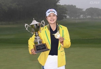 S-OIL 챔피언십에서 우승을 차지한 김지현. 사진=한화 골프단 페이스북