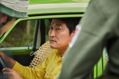 5·18 광주항쟁의 실화를 바탕으로 만든 영화 ‘택시운전사’의 한 장면.