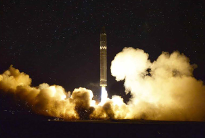 11월 29일 새벽 2시 북한에서 발사한 화성-15형 미사일. 사진=KCNA