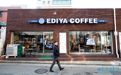 커피 프랜차이즈 업체 중 최대 매장을 보유한 이디야는 연내 상장을 목표로 하고 있다. 사진=박정훈 기자