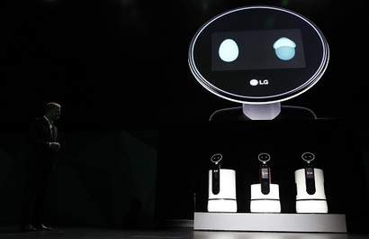 LG전자는 지난 1월 세계 최대 규모 가전·IT 박람회 ‘CES(Consumer Electronics Show) 2018’에서 인공지능(AI) 로봇인 ‘클로이(CLOi)’​를 공개했다. 사진=연합뉴스