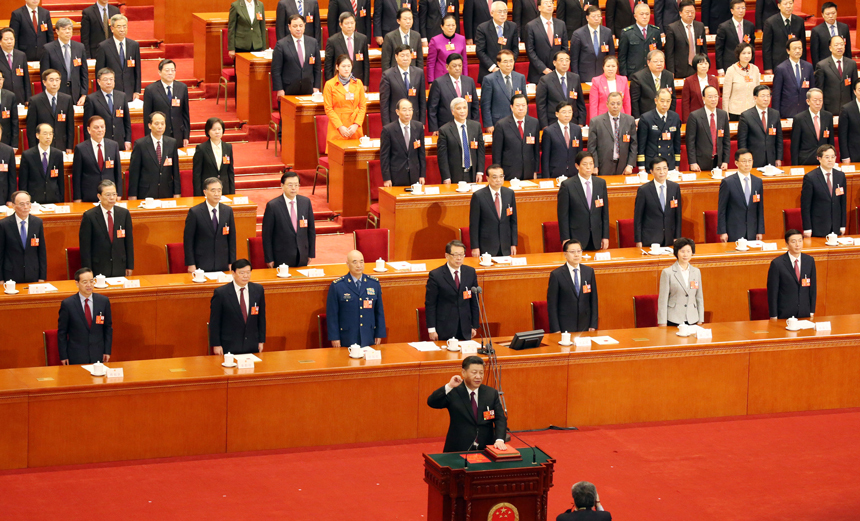 지난 17일 중국 베이징 인민대회당에서 열린 제13기 전국인민대표대회에서 시진핑 중국 국가주석이 선출된 뒤 헌법 선서를 하고 있다. 사진=연합뉴스