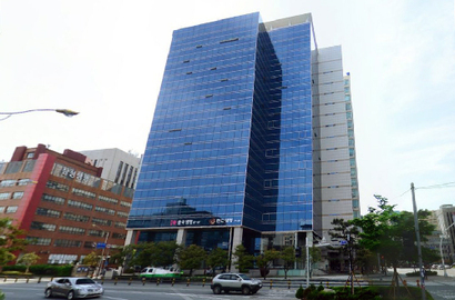 부산시 중구 중앙동에 위치한 한진중공업홀딩스 본사 건물.  사진=네이버지도 캡처