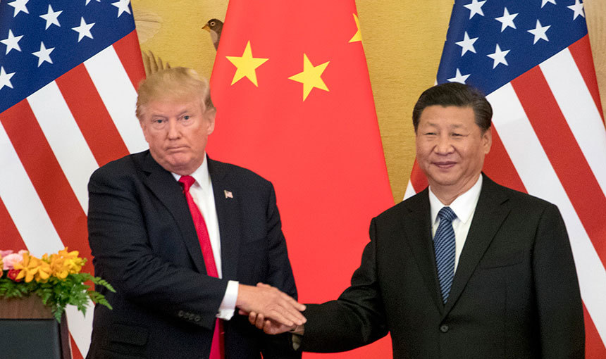 트럼프 미국 대통령(왼쪽)과 시진핑 중국 국가주석. 미중의 무역 분쟁은 제3의 약자인 한국에 불똥이 튈 가능성이 높다. 사진=AP/연합뉴스