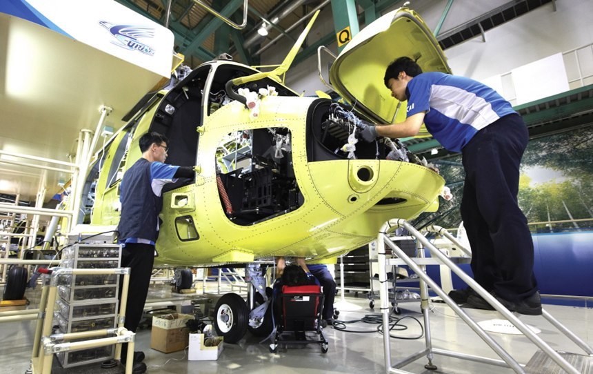 한국항공우주산업(KAI) 제1사업장에서 조립중인 수리온 헬기 모습. 사진=KAI
