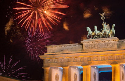 베를린 브란덴부르크 문 광장 등 상징적인 곳에는 새해 전날에 ​수많은 인파가 몰려 ​불꽃놀이를 즐긴다. ​사진=베를린 관광청 홈페이지​