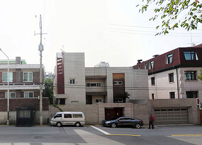 행복나눔재단 건물이 지어지기 전 해당 주소지에 있던 건물의 2010년 모습. 사진=네이버지도 캡처