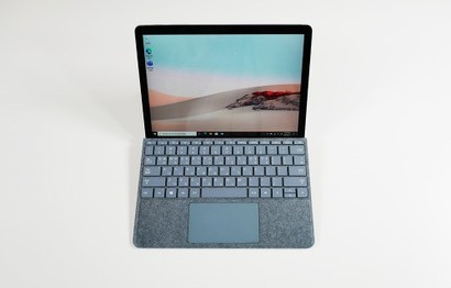 서피스 고2는 MS의 서피스 시리즈 중에 가장 작은 제품으로 키보드를 뗄 수 있는 2in1 노트북이다. 사진=김정철 제공