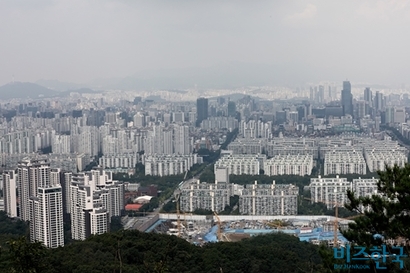 서울 강남구 대모산에서 바라본 대치동·개포동 아파트 전경. 사진=박정훈 기자