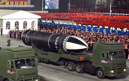지난 1월 14일 북한은 열병식을 통해 ‘북극성-5ㅅ’이라고 쓰인 신형 SLBM 잠수함 탄도미사일을 전격 공개했다. 사진=KCNA