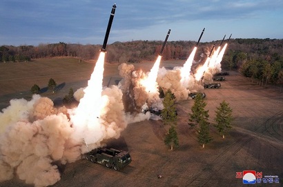 북한이 18일 발사한 초대형 방사포. 사진=평양조선중앙통신