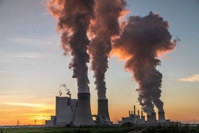 이미 대기 중에 배출된 탄소를 포집하는 기술이 주목받고 있다. 화력발전소 등에서 매연을 배출할 때 바로 탄소를 포집하는 방식과 공기 중의 탄소를 포집하는 방식 등 두 가지가 있다. 사진=pixabay
