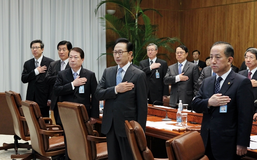 역대 정부에서는 대북 디자이너들이 있었다. 그런데 MB 정부나 현 정부는 대북 문제의 디자이너가 없다. 2010년 5월 21일 이명박 대통령 주재로 열린 국가안전보장회의. 사진=청와대 제공