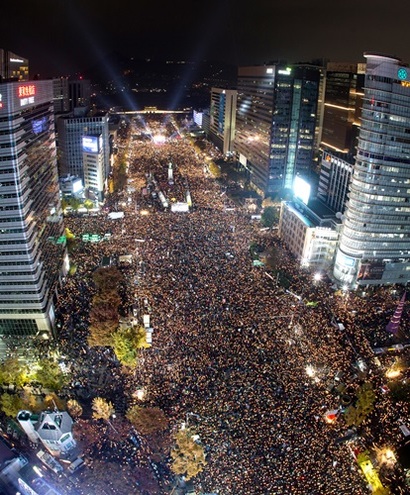 ‘광화문 집회’에서 보여진 국민의 자유로운 정치적 의사표현은 많은 탈북자들에게는 여전히 낯선 모습이다. 사진=사진공동취재단