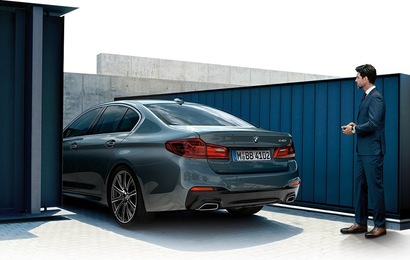 BMW 뉴5시리즈와 뉴7시리즈 구매자들에게 제공되는 디스플레이 스마트키에서 글자가 겹치는 문제점이 발견됐다.  사진=BMW홈페이지