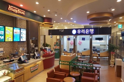 서울 롯데월드몰 지하 1층에 위치한 우리은행 ‘베이커리 인 브랜치’ 점포. 사진=우리은행 제공