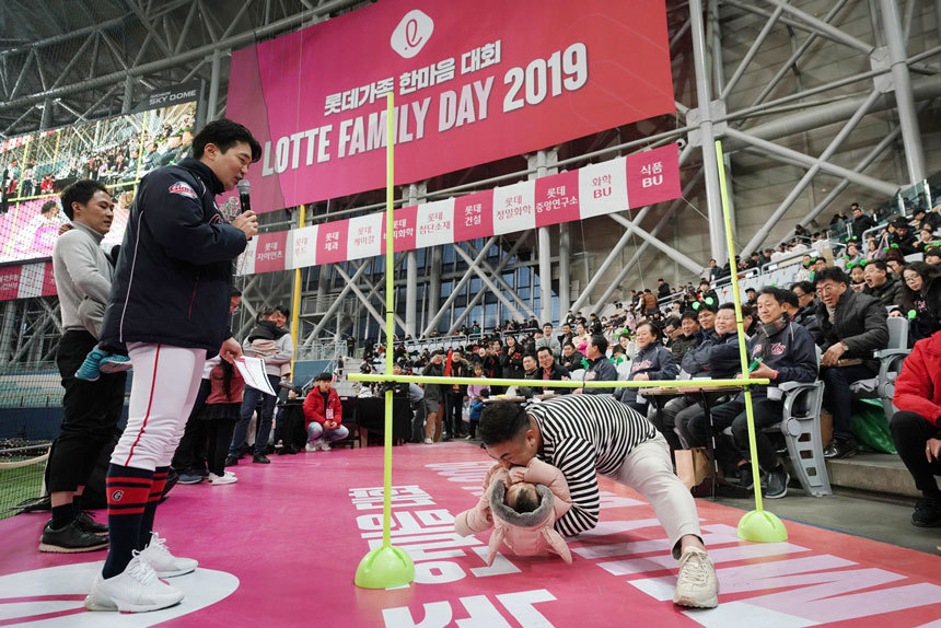 12월 14일 고척돔에서 열린 2019 롯데가족 한마음대회. 1만 명 이상의 계열사 직원과 가족들이 함께했다. 사진=롯데지주 제공