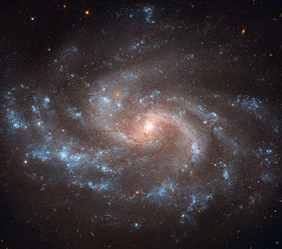 허블 우주망원경으로 촬영한 은하 NGC 5584의 선명한 모습. 소용돌이치는 듯한 나선팔의 모습까지 선명하게 확인할 수 있다. 사진=NASA, ESA, A. Riess(STScI/JHU), L. Macri(Texas A & M Univ.) et al., Hubble Heritage(STScI/AURA)