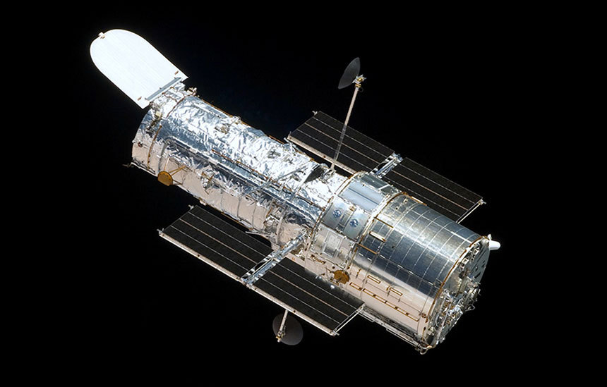 2009년 다섯 번째 관측 임무를 수행하는 허블 우주망원경의 모습. 사진=NASA