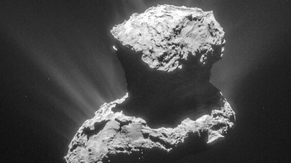 태양 빛을 받으며 사방으로 제트를 내뿜고 있는 67P 혜성. 사진=ESA/Rosetta/NavCam