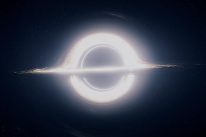 피카소가 그린 도라 마르의 초상(위, 파리 피카소미술관 소장)과 영화 인터스텔라 속 블랙홀. 앞모습과 옆모습을 동시에 그리고자 했던 피카소의 큐비즘은 블랙홀의 이미지가 형성되는 원리와 유사하다.
