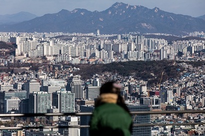 서울 용산구 남산공원에서 바라본 서울시내 아파트 전경. 사진=최준필 기자