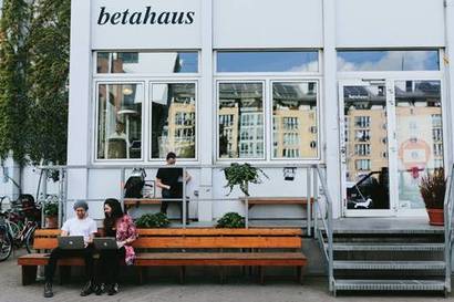 동베를린과 서베를린이 나뉘어진 경계에 위치한 코워킹 스페이스 베타하우스. 사진=betahaus.com