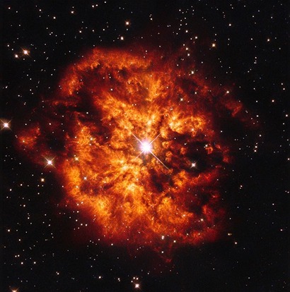 육중한 별이 진화 막바지에 사방으로 막대한 양의 물질을 분출하는 단계를 볼프-레예 별이라고 부른다. 사진=ESA/Hubble