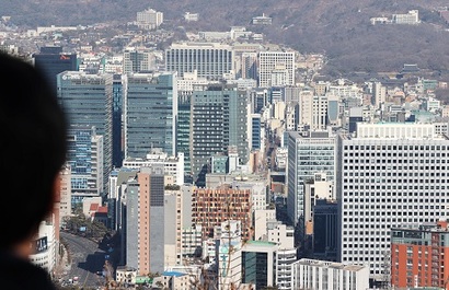 서울 남산에서 바라본 업무용 빌딩들. 사진=연합뉴스