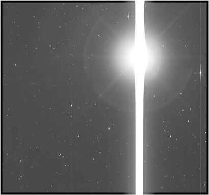 케플러 우주 망원경으로 찍은 지구의 사진이다. 이처럼 베텔게우스는 지나치게 밝기 때문에 민감한 우주 망원경으로 보면 과노출되어 제대로 찍지 못한다. 사진=NASA