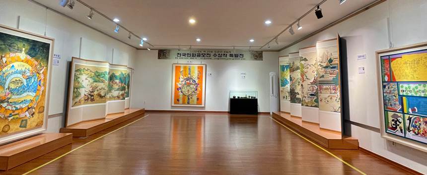 조선민화박물관 제3전시관에는 ‘전국민화공모전’ 수상작들을 전시한다. 사진=조선민화박물관 제공