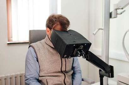 벨기에의 스타트업 뉴로클루스(neuroClues)는 시선 추적을 사용해 파킨슨병과 같은 신경 질환의 조기 진단을 지원하는 장치를 개발하고 있다. 사진=neuroclues.com