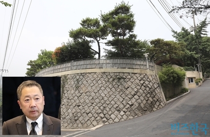 재계 17위 두산그룹 박정원 회장이 거주하고 있는 성북동 단독주택.  사진=비즈한국DB