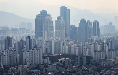 한국의 재산세, 종합부동산세를 포함한 재산세 비중이 OECD 38개 회원국 중 가장 큰 것으로 나타났다. 서울 강남 아파트 모습. 사진=연합뉴스