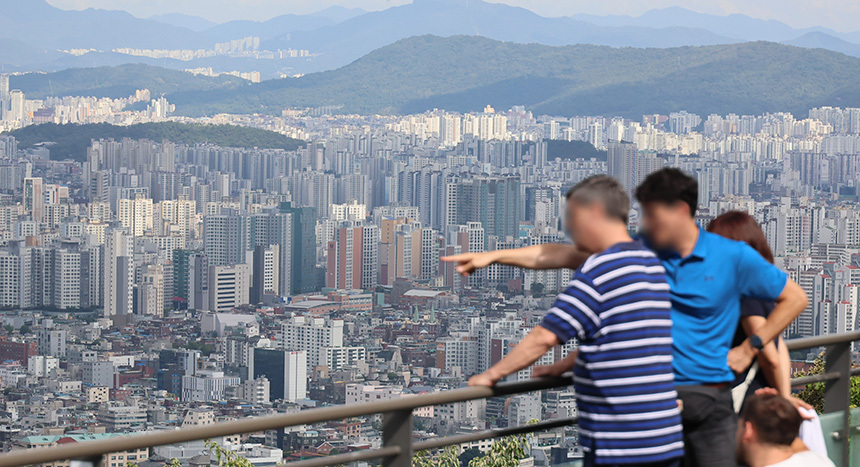 서울 남산에서 바라본 시내 아파트 단지 모습. 사진=연합뉴스