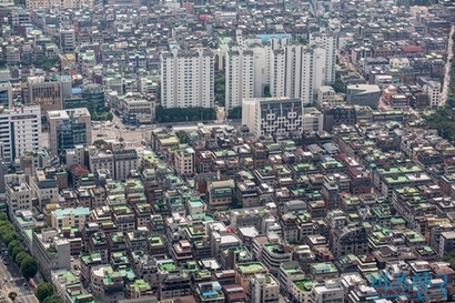 서울 송파구 롯데월드타워에서 바라본 서울 주택 단지 전경으로 기사 특정 내용과 관련 없음. 사진=최준필 기자