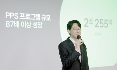 [비즈피플] 나스닥 오른 '성덕' 김준구 네이버웹툰 대표, 잇단 악재 해법은?