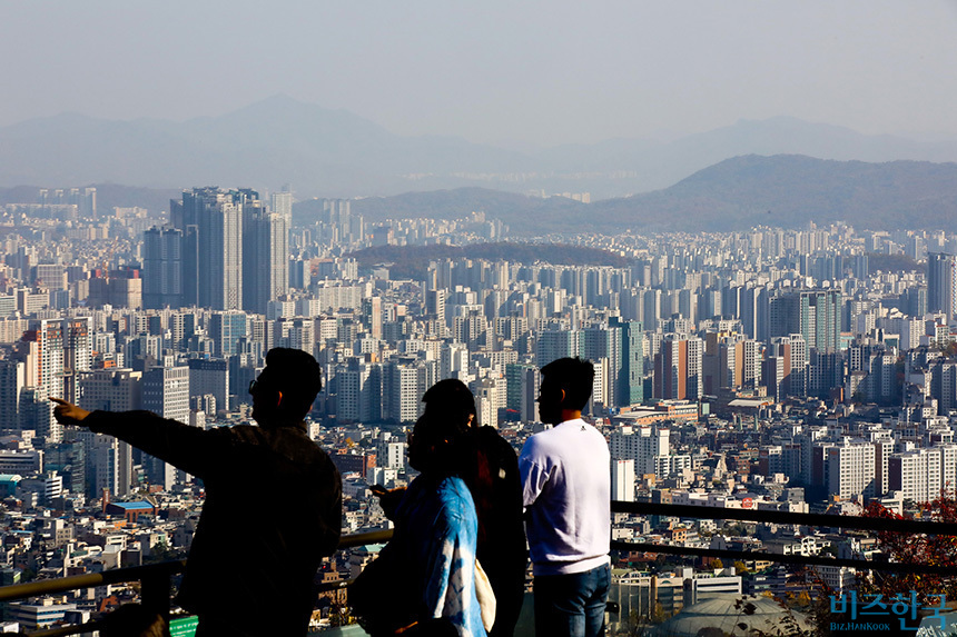 남산에서 바라본 서울 아파트 모습. 사진=임준선 기자