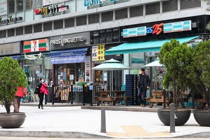 편의점 업계는 점포 수를 늘리기 위해 가맹 계약이 끝난 점포를 뺏기 위한 경쟁이 치열하다. 사진=박정훈 기자